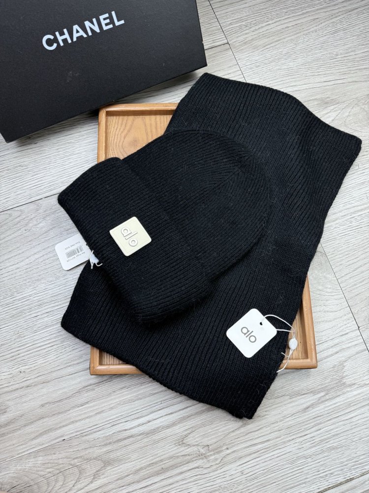 Комплект вовняні шапка і шарф фото 3