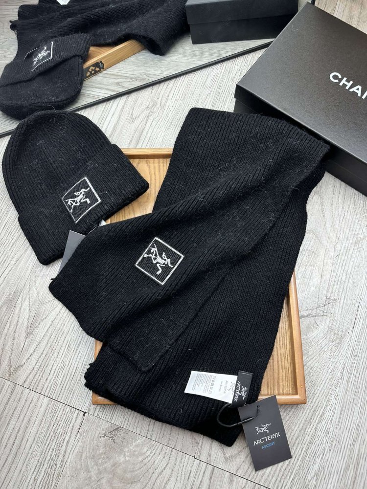 Комплект шерстяные шапка и шарф фото 4