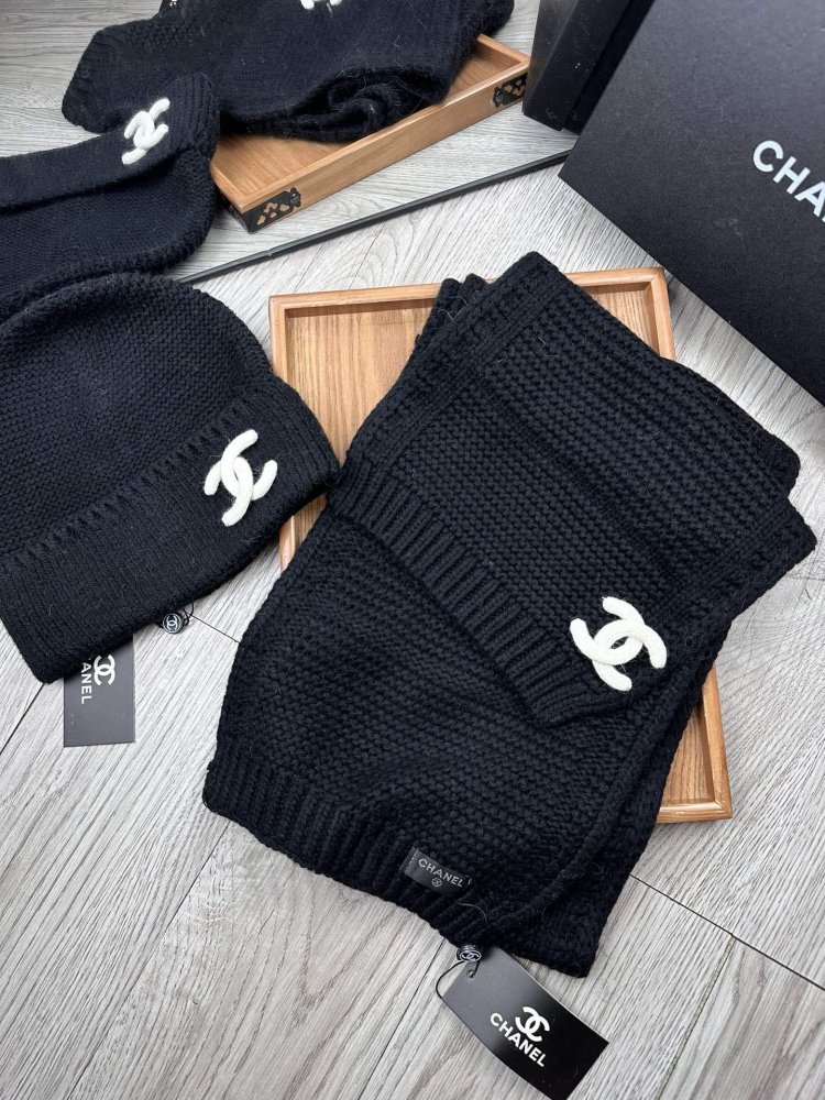 Комплект шерстяные шапка и шарф фото 4