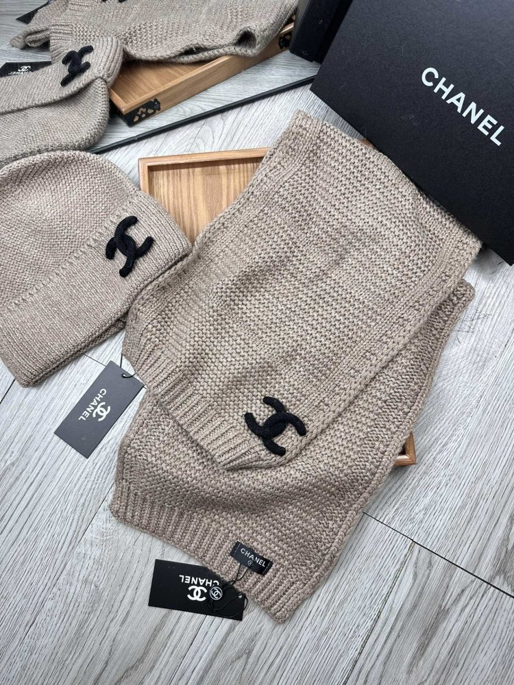 Комплект шерстяные шапка и шарф фото 4