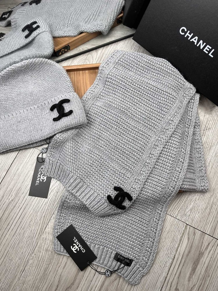 Комплект шерстяные шапка и шарф фото 4