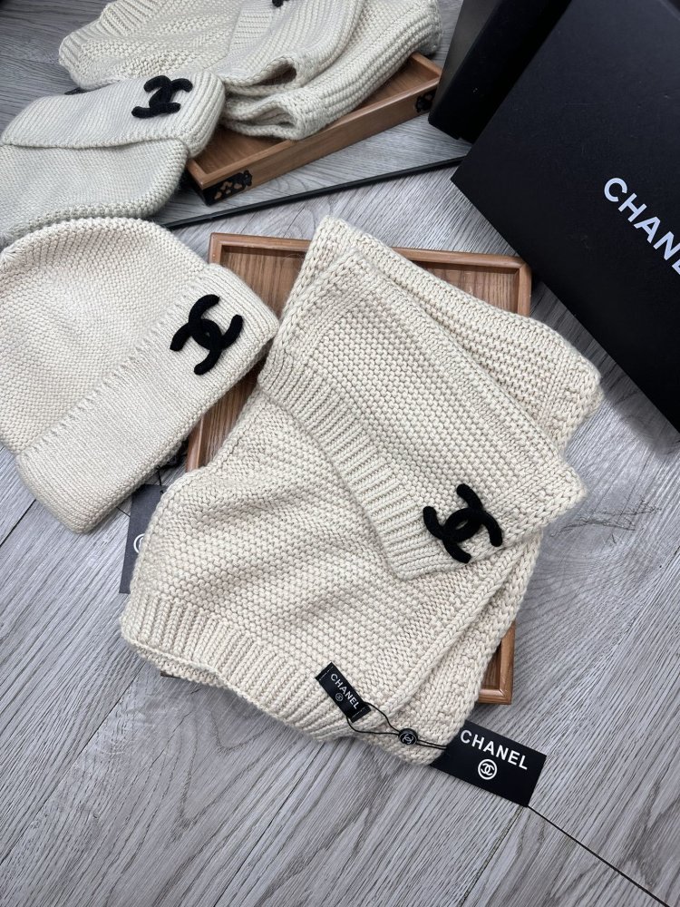 Комплект шерстяные шапка и шарф фото 4