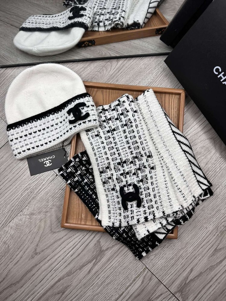 Комплект шерстяные шапка и шарф фото 4