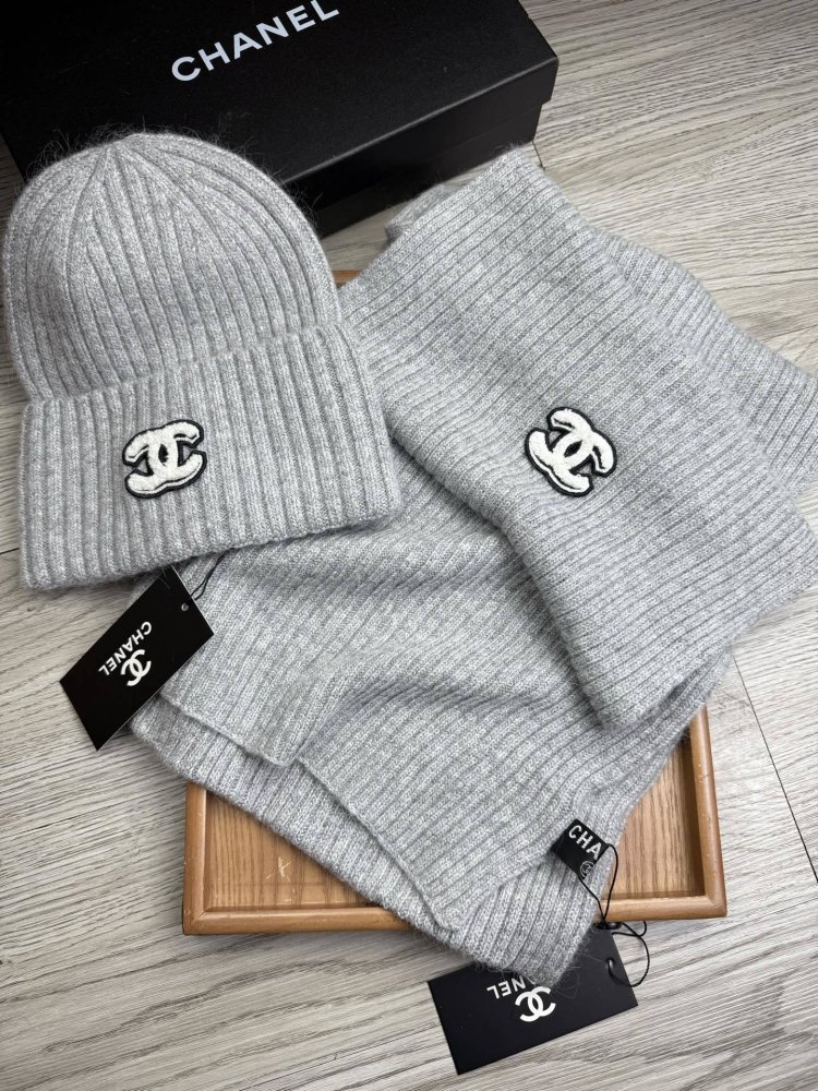 Комплект шерстяные шапка и шарф фото 4