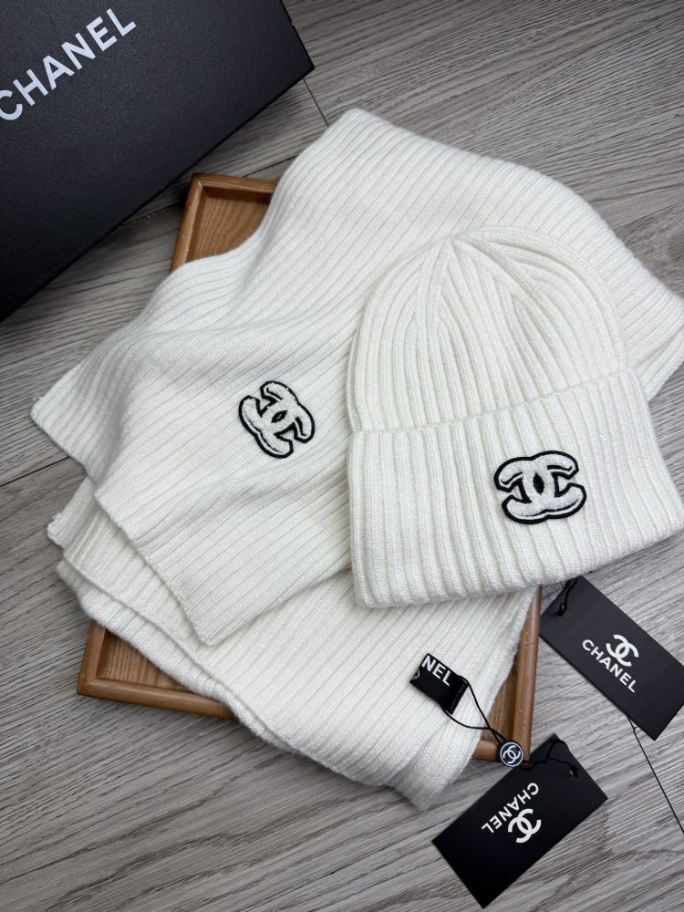 Комплект шерстяные шапка и шарф фото 4