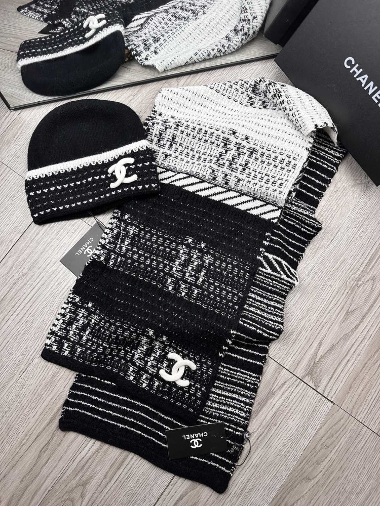 Комплект шерстяные шапка и шарф фото 4