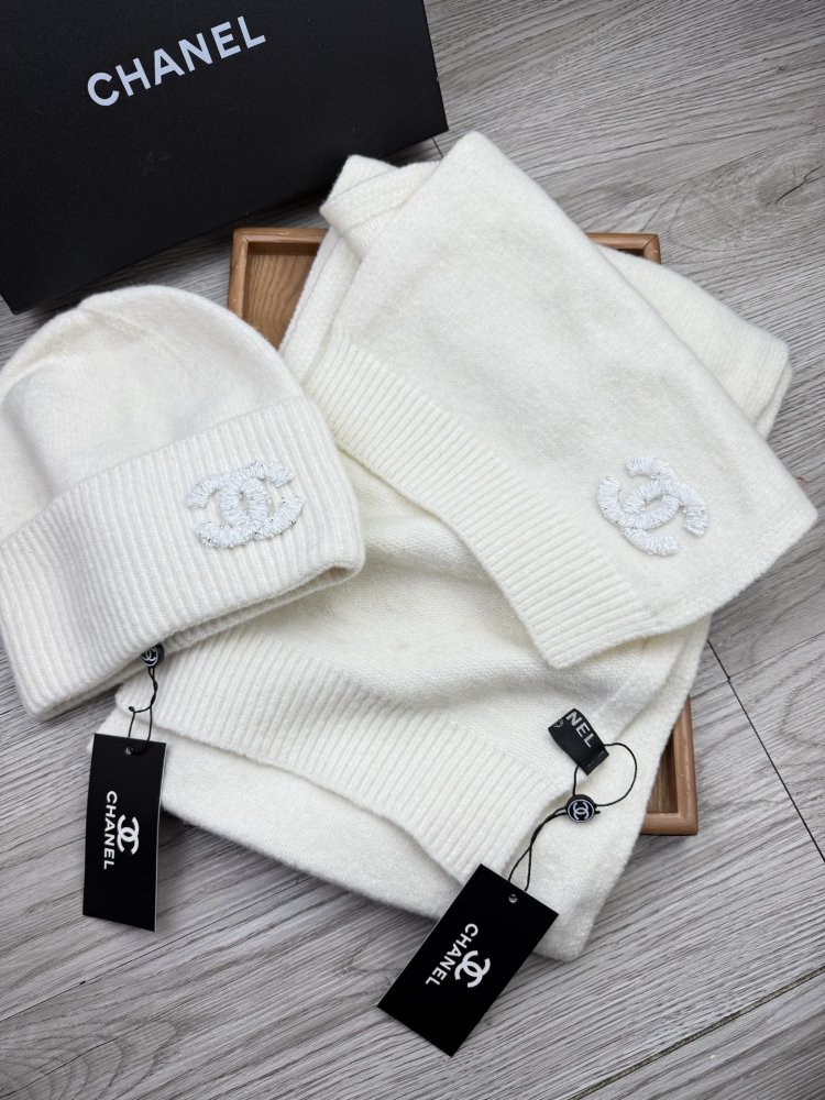 Комплект шерстяные шапка и шарф фото 4