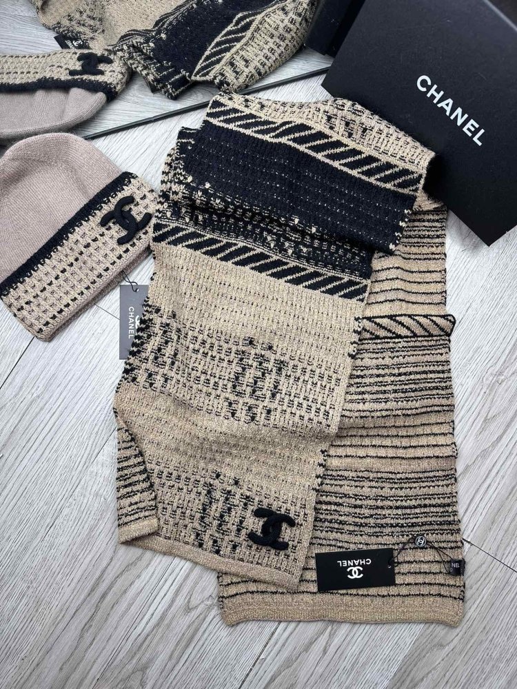 Комплект шерстяные шапка и шарф фото 4