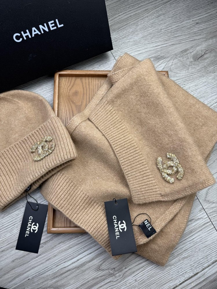 Комплект шерстяные шапка и шарф фото 4