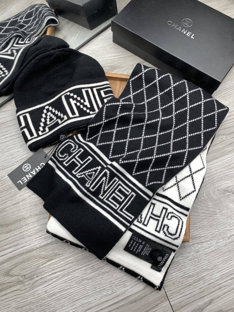 Комплект шерстяные шапка и шарф фото 4