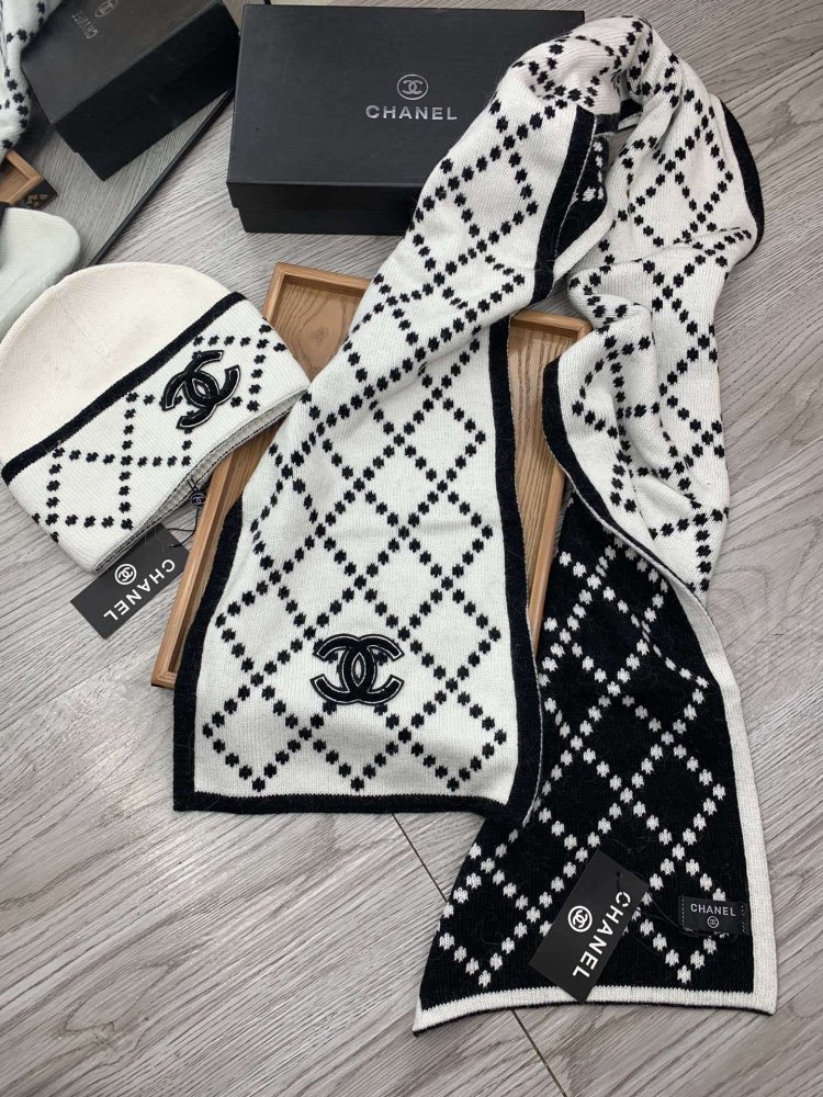 Комплект шерстяные шапка и шарф фото 4