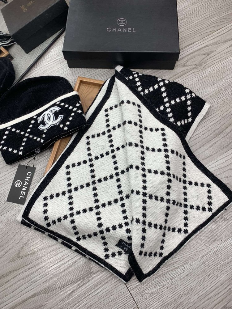 Комплект шерстяные шапка и шарф фото 4