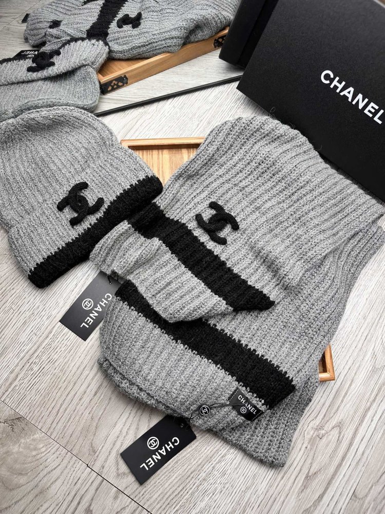 Комплект шерстяные шапка и шарф фото 4