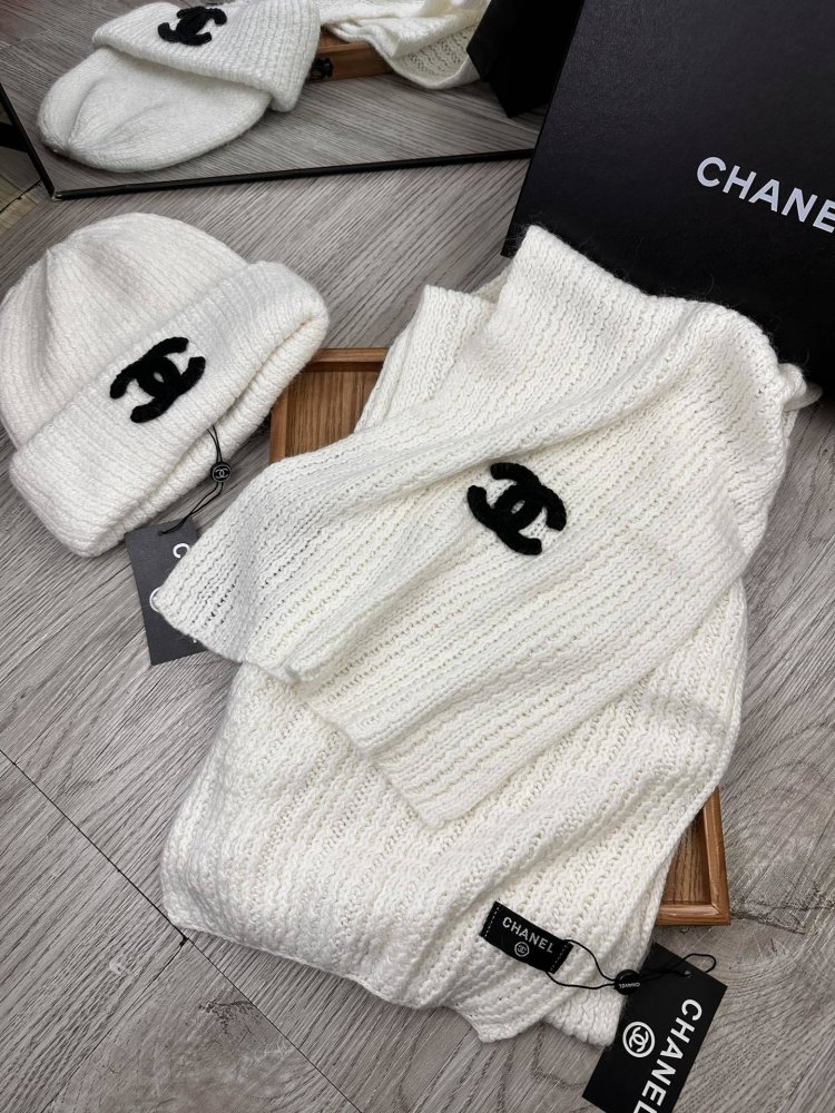 Комплект шерстяные шапка и шарф фото 4