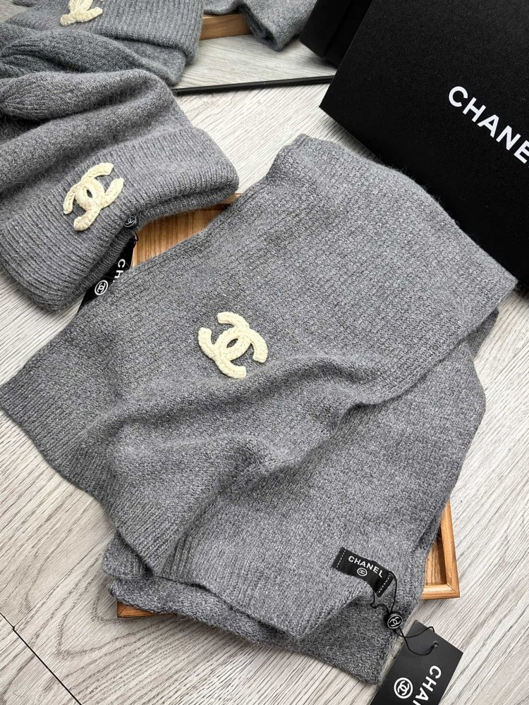 Комплект шерстяные шапка и шарф фото 4