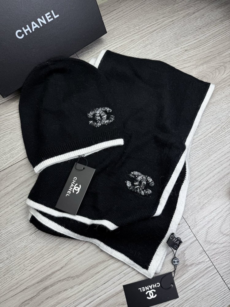 Комплект шерстяные шапка и шарф фото 4