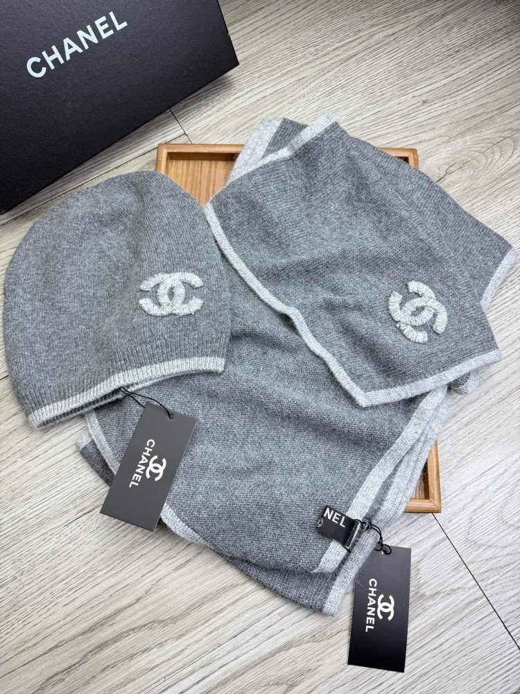 Комплект шерстяные шапка и шарф фото 4