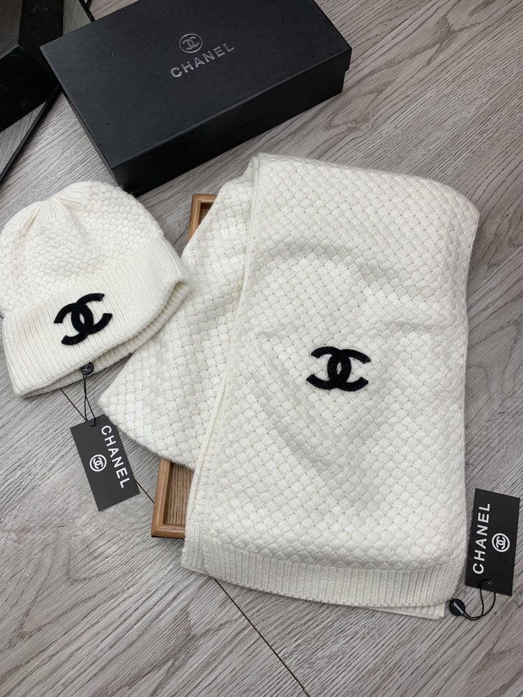 Комплект шерстяные шапка и шарф фото 4