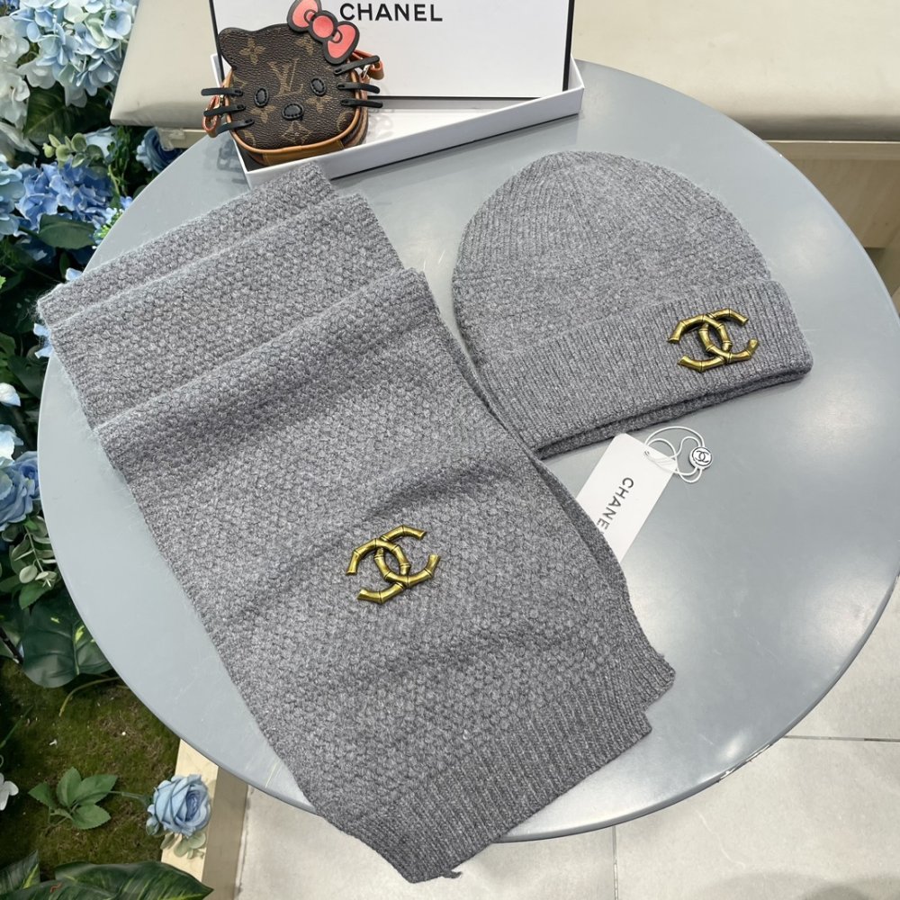 Комплект шерстяные шапка и шарф фото 4