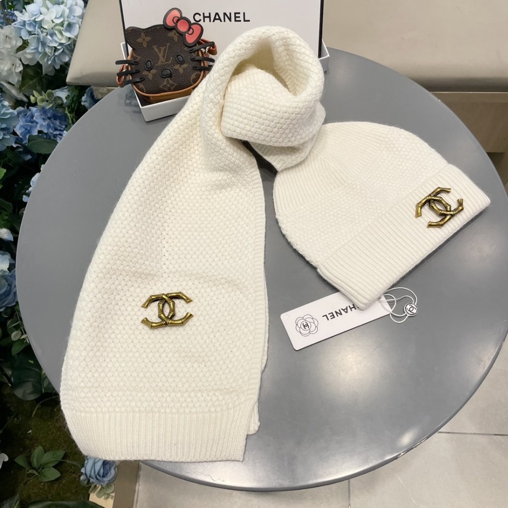 Комплект шерстяные шапка и шарф фото 4