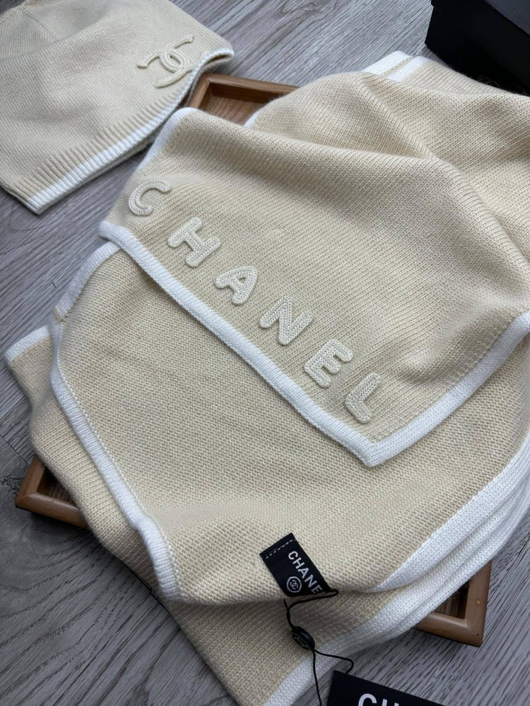 Комплект шерстяные шапка и шарф фото 4