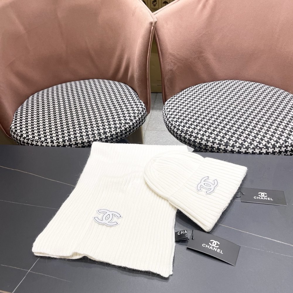 Комплект шерстяные шапка и шарф фото 4