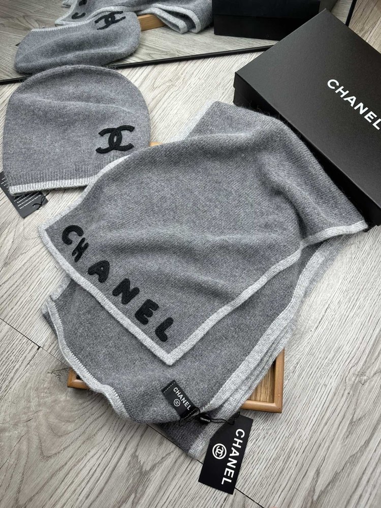 Комплект шерстяные шапка и шарф фото 4