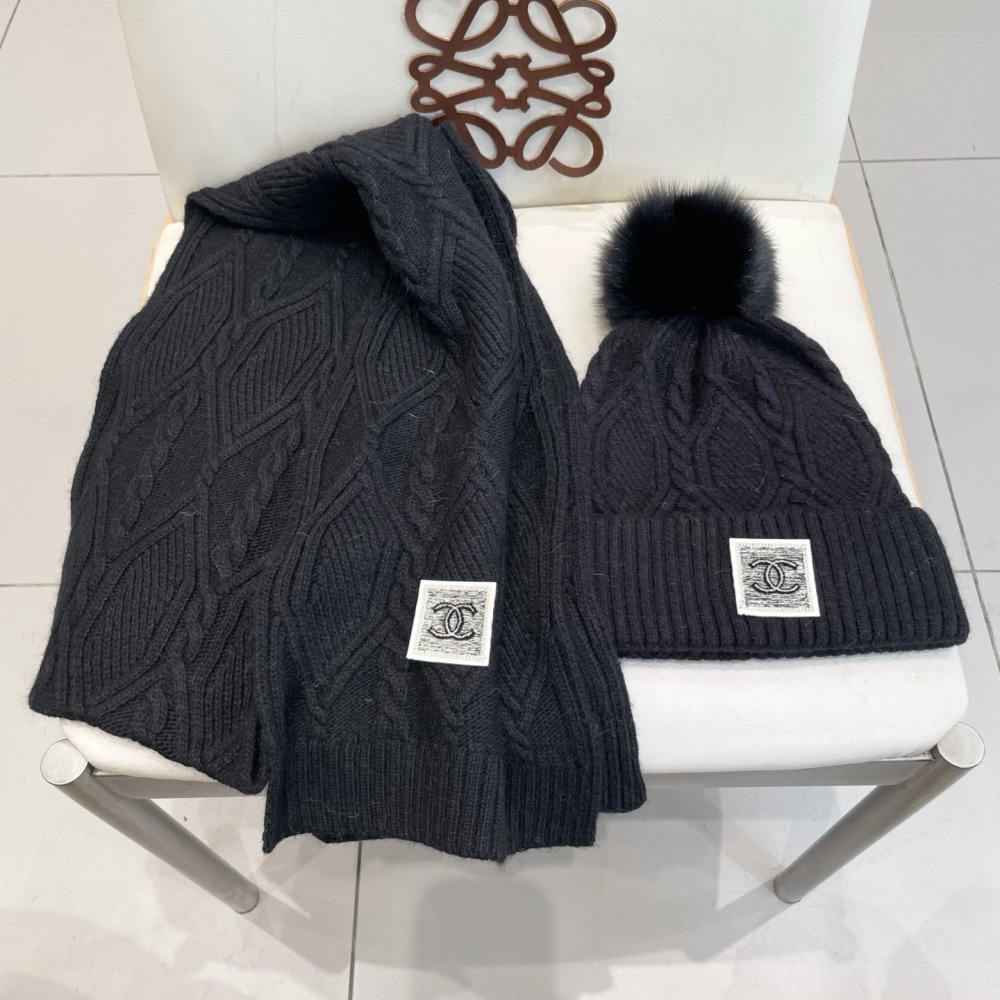 Комплект шерстяные шапка и шарф фото 4