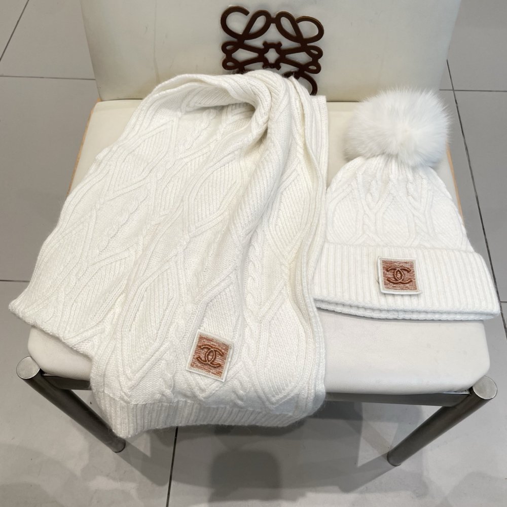 Комплект шерстяные шапка и шарф фото 4