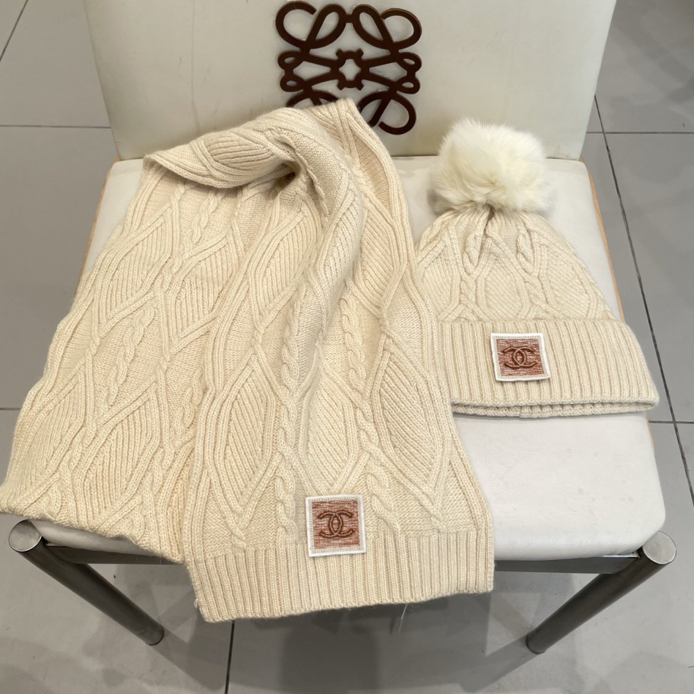 Комплект шерстяные шапка и шарф фото 4