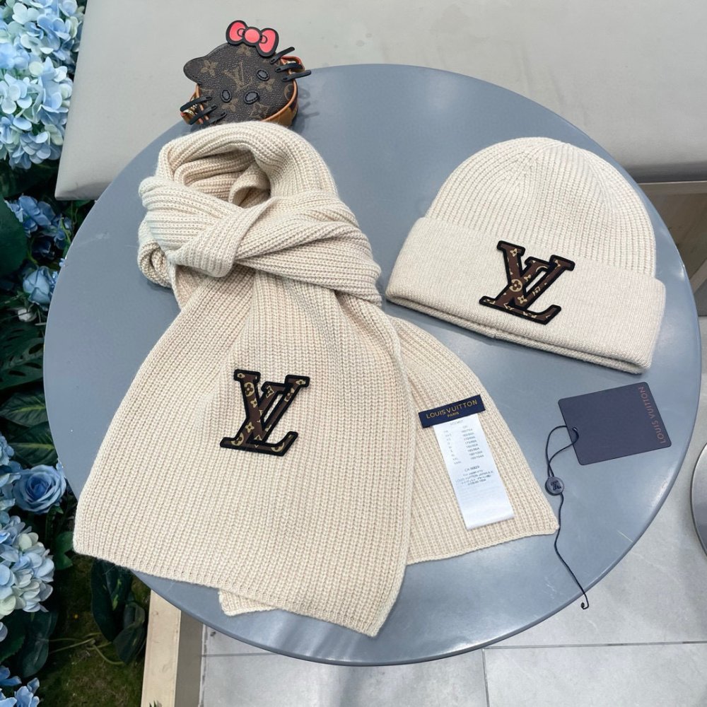 Комплект шерстяные шапка и шарф фото 4