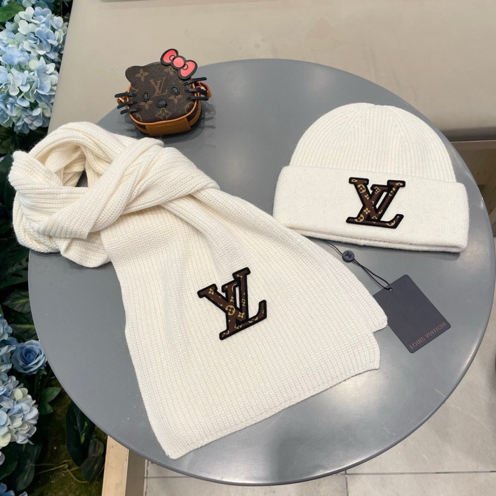 Комплект шерстяные шапка и шарф фото 4