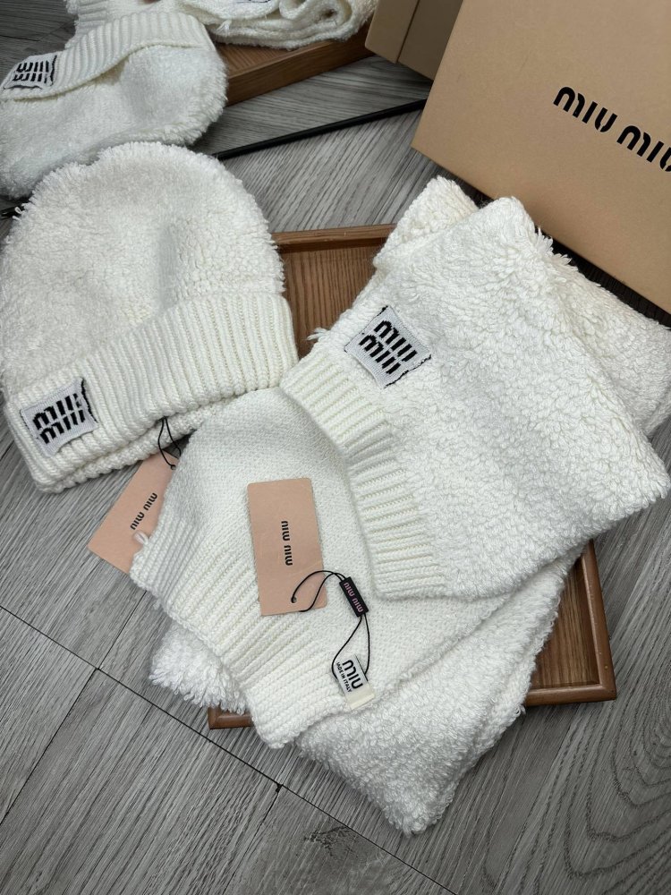 Комплект шерстяные шапка и шарф фото 4