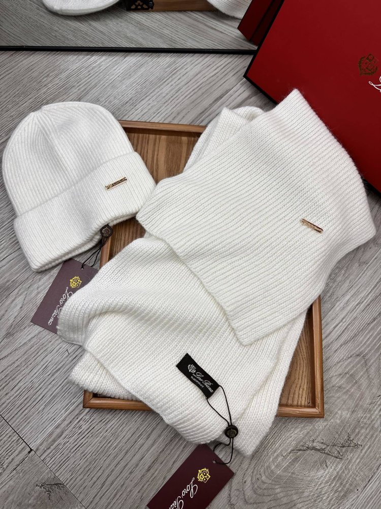 Комплект шерстяные шапка и шарф фото 4