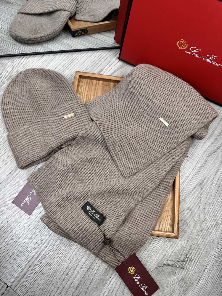 Комплект шерстяные шапка и шарф фото 4