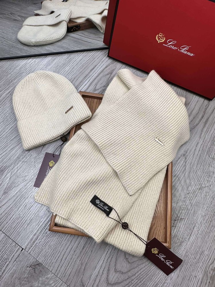 Комплект вовняні шапка і шарф фото 4