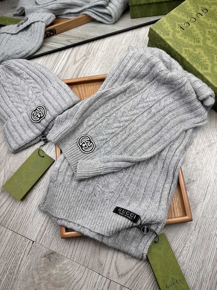 Комплект шерстяные шапка и шарф фото 4