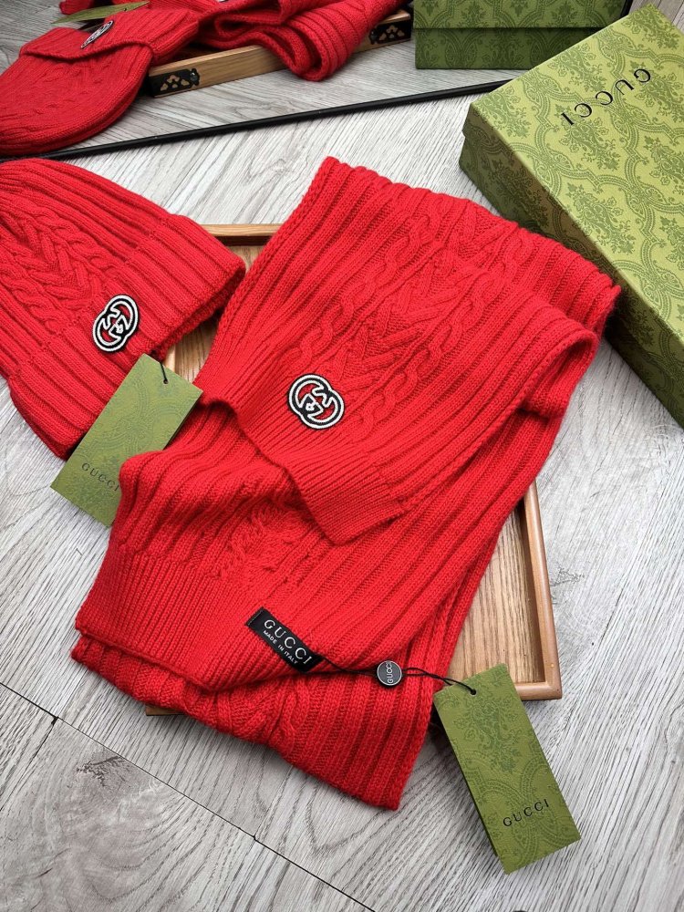 Комплект шерстяные шапка и шарф фото 4