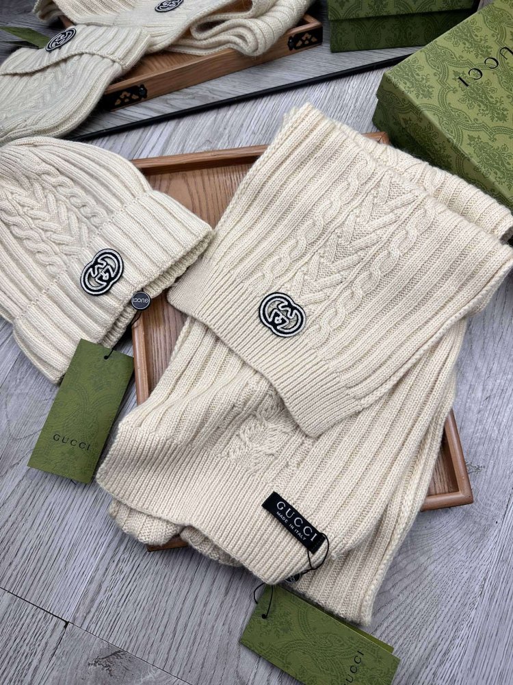 Комплект шерстяные шапка и шарф фото 4