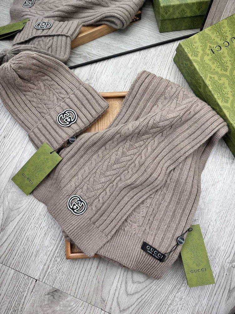 Комплект шерстяные шапка и шарф фото 4