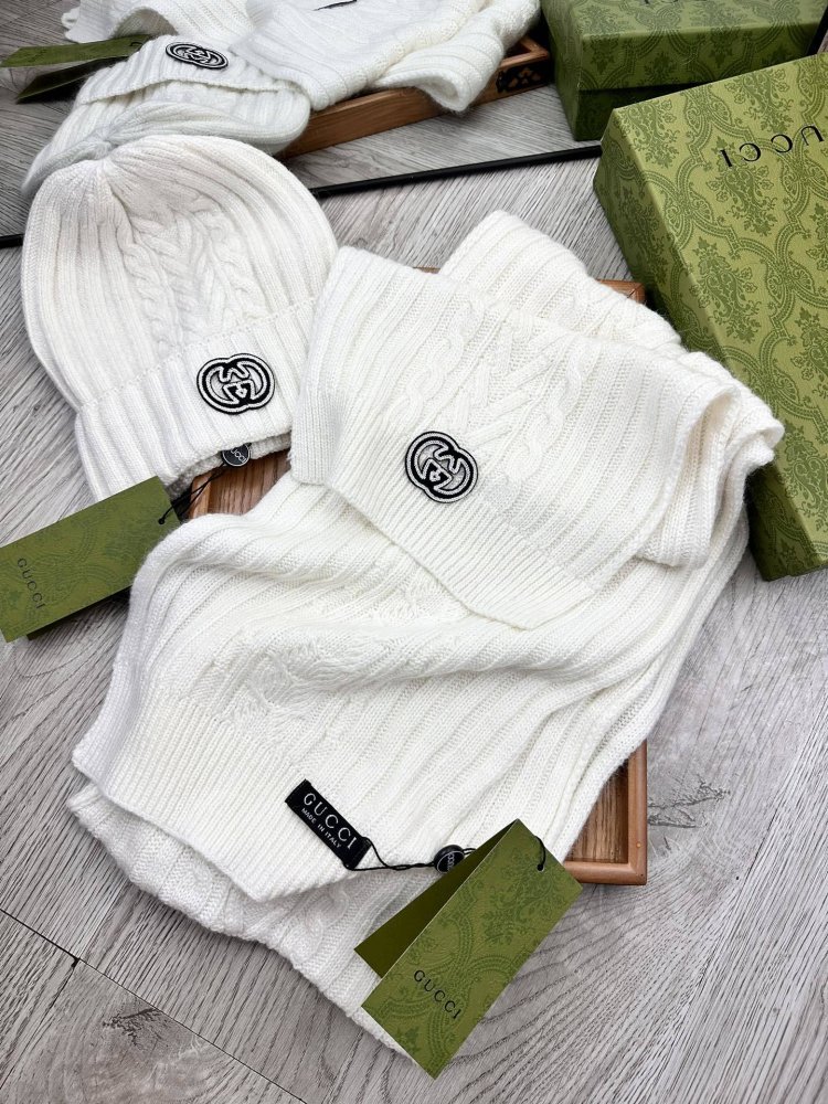 Комплект шерстяные шапка и шарф фото 4