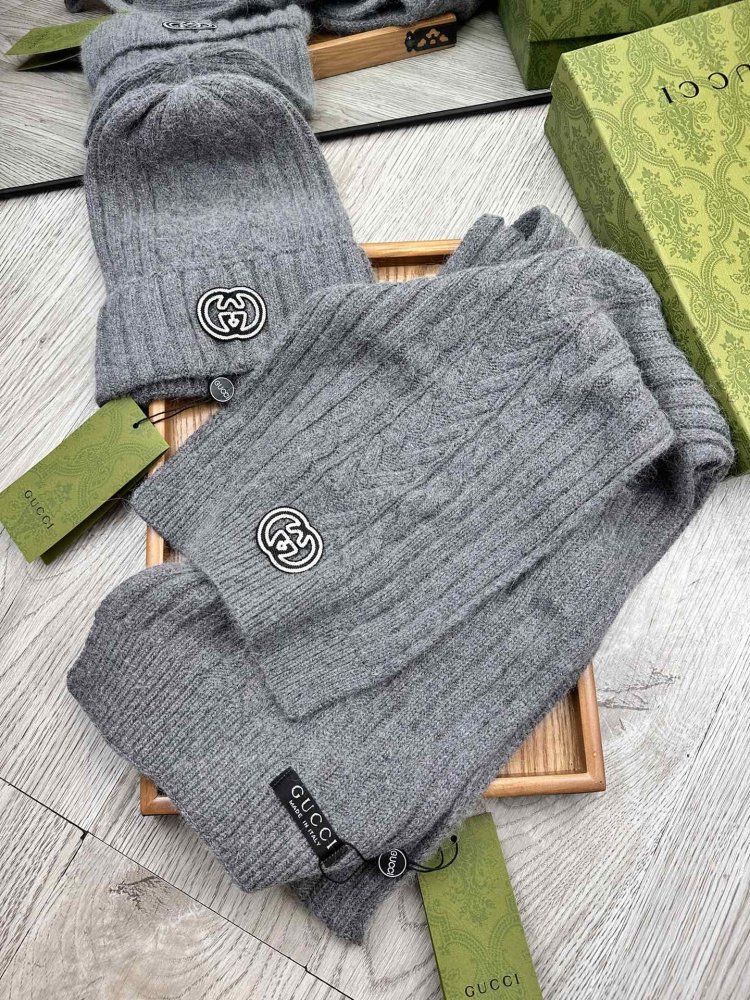 Комплект шерстяные шапка и шарф фото 4