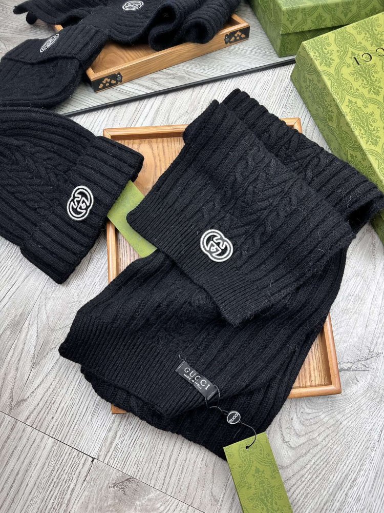 Комплект шерстяные шапка и шарф фото 4