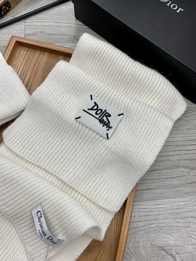 Комплект шерстяные шапка и шарф фото 4