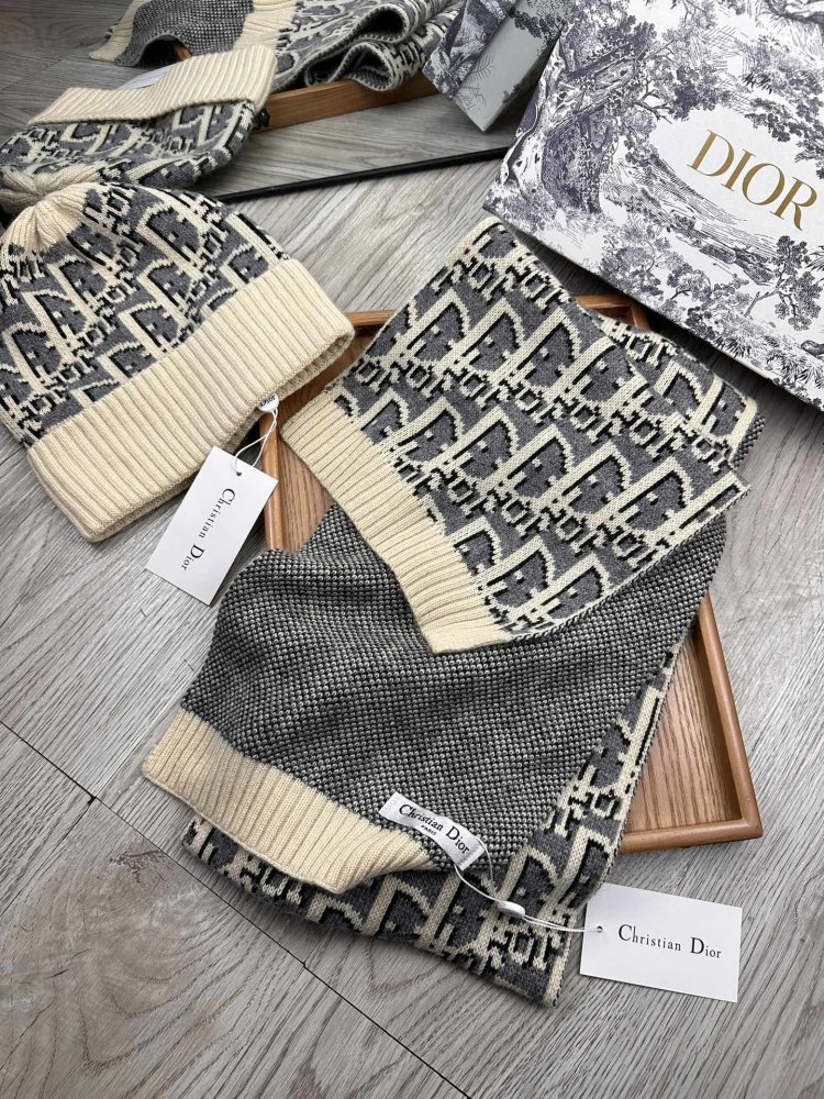 Комплект шерстяные шапка и шарф фото 4