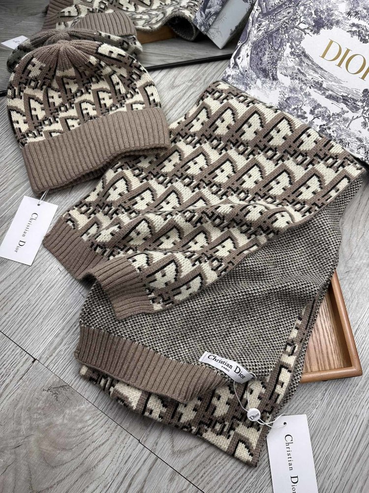 Комплект шерстяные шапка и шарф фото 4