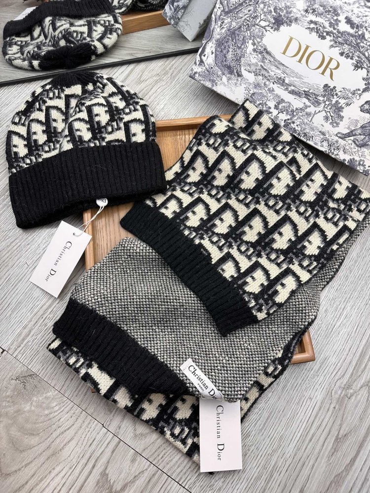 Комплект шерстяные шапка и шарф фото 4