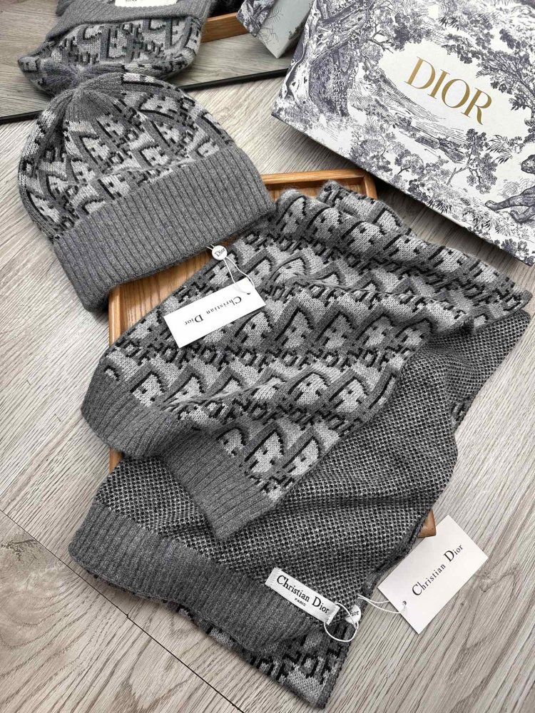 Комплект шерстяные шапка и шарф фото 4