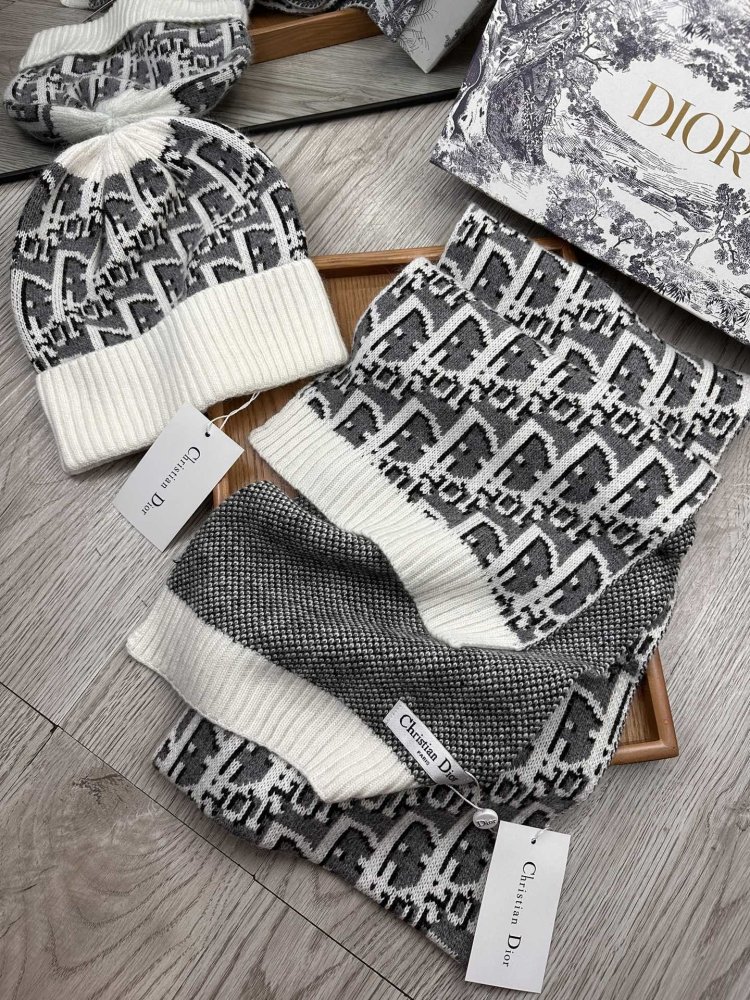 Комплект шерстяные шапка и шарф фото 4