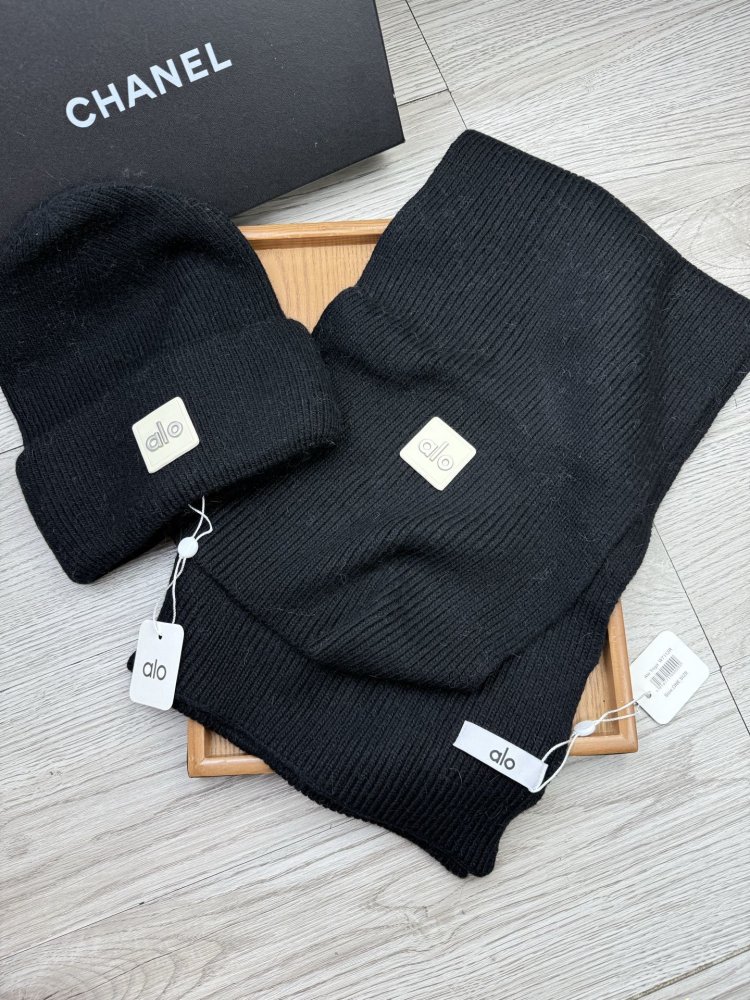 Комплект вовняні шапка і шарф фото 4